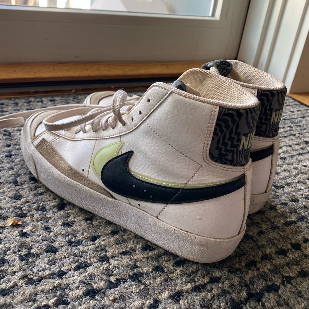 GIRLS NIKE BLAZERS